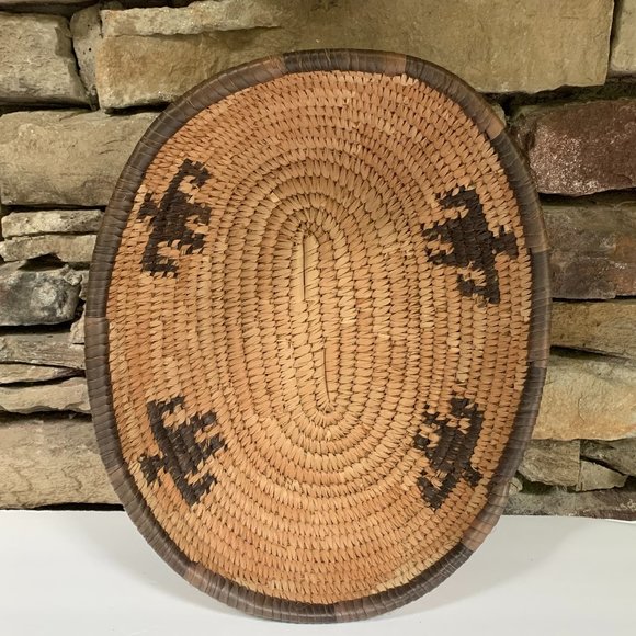 VTG Coiled Seagrass Basket Oval Man Design Boho Decor Wall Art Tan Brown Storage - Picture 1 of 8